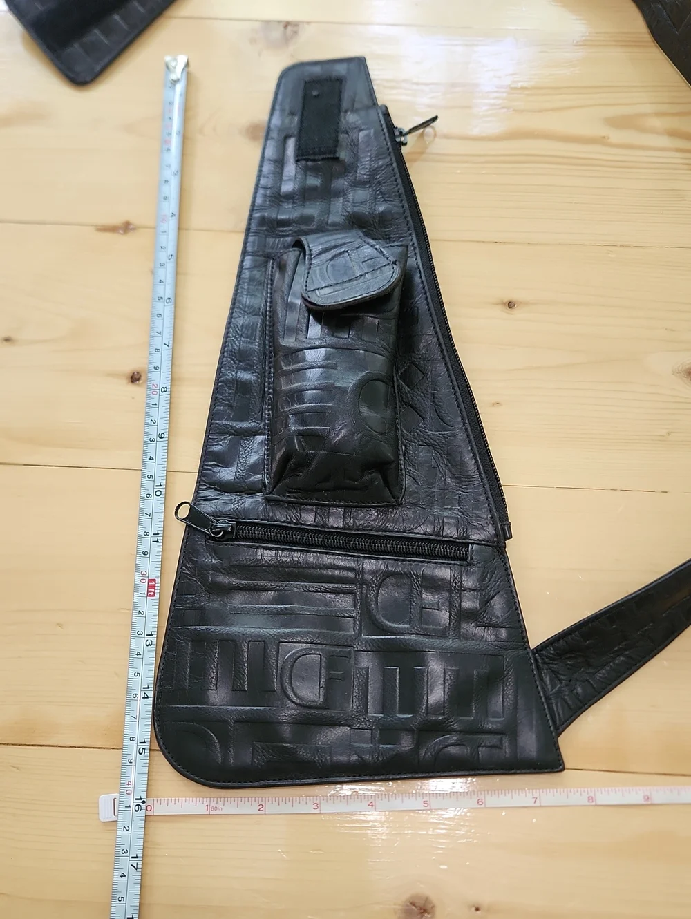 Vintage Due Fratelli Embossed Leather Sling Bag Black Crossbody Chest Pack Y2K